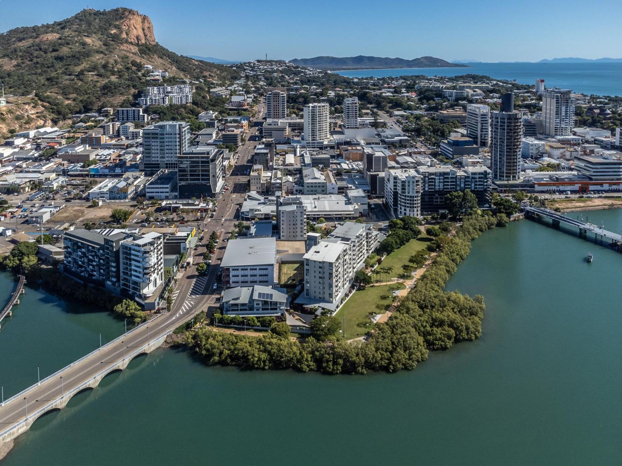 City Love Affair On Stanley Townsville Exteriör bild